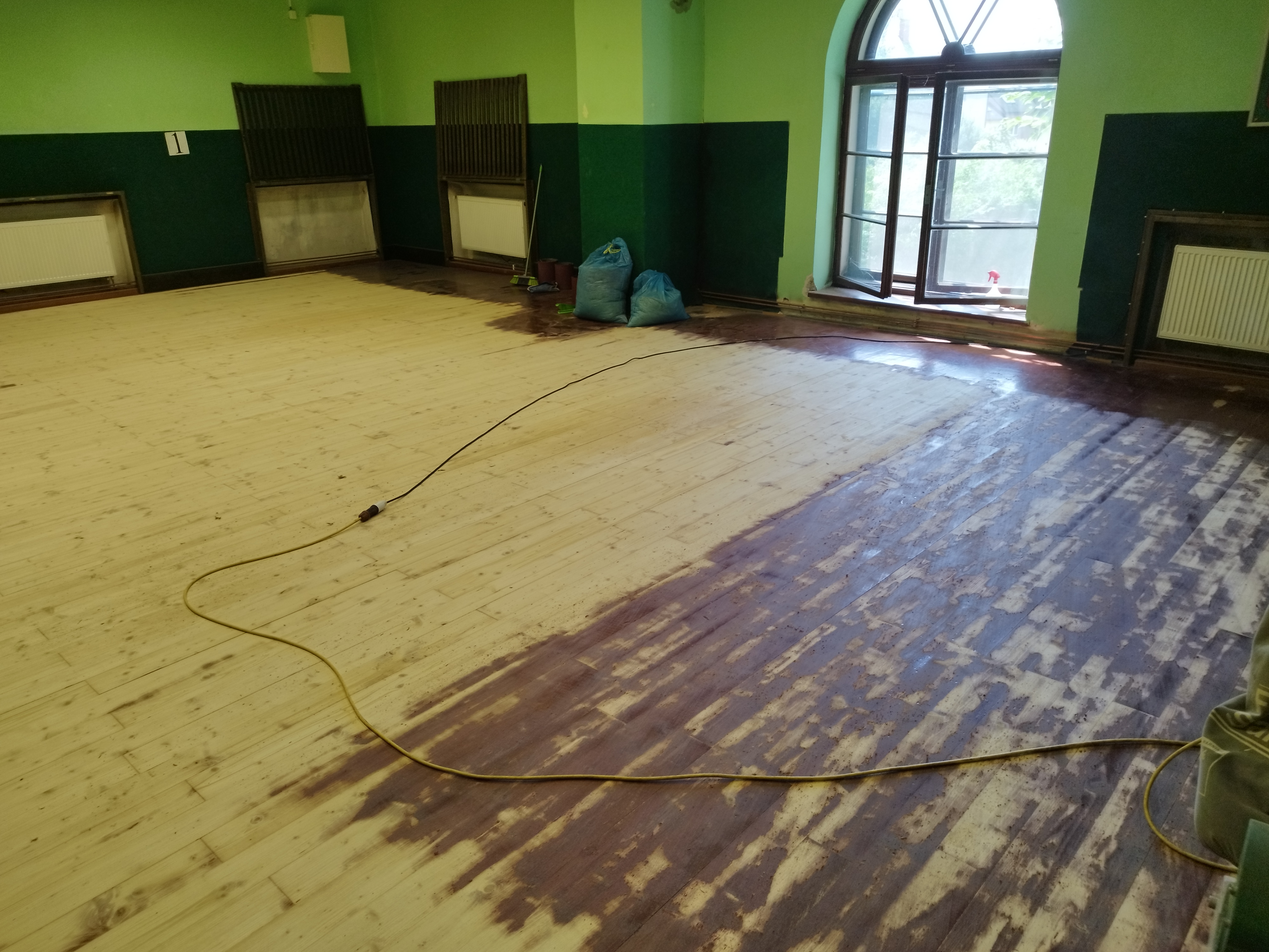 Renovace sportovní dřevěné podlahy — foto 3