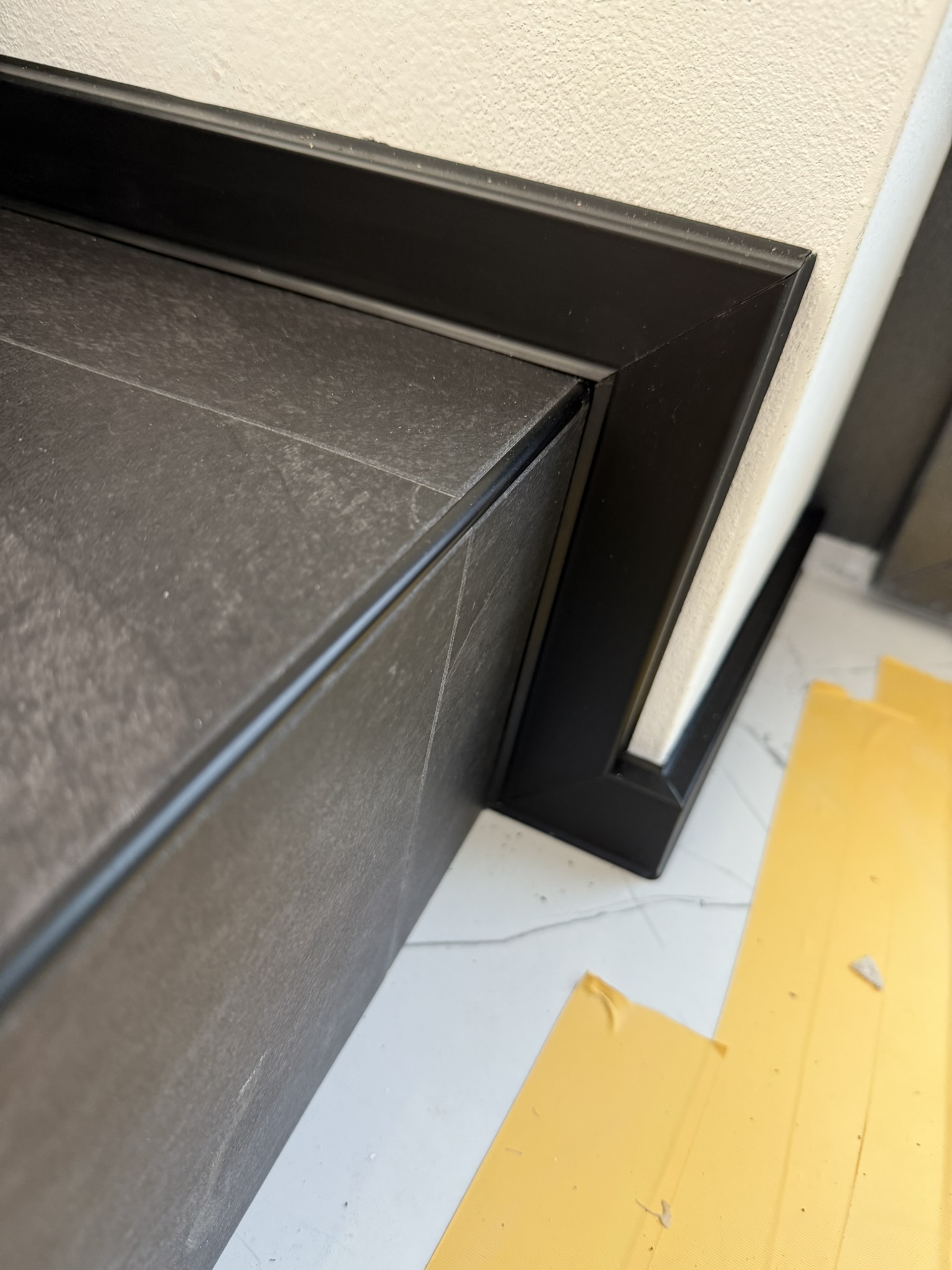 Vinylové schodiště se ztracenou hranou — foto 11