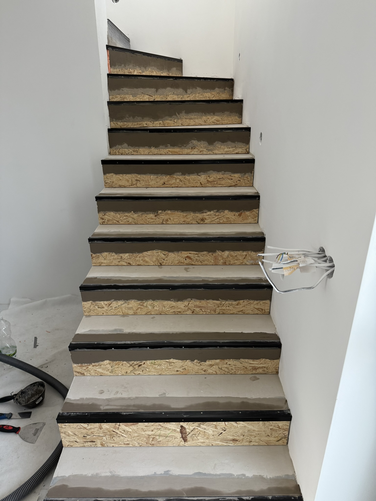 Vinylové schodiště se ztracenou hranou — foto 6