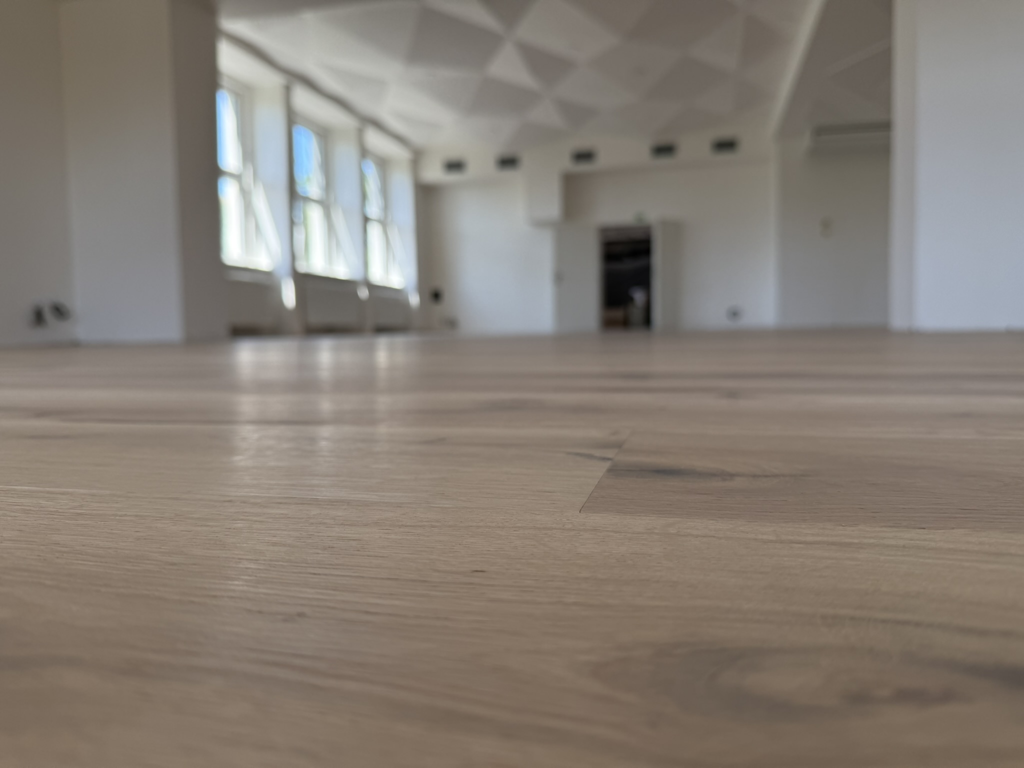 Třívrstvá dřevěná podlaha v ZUŠ — foto 4