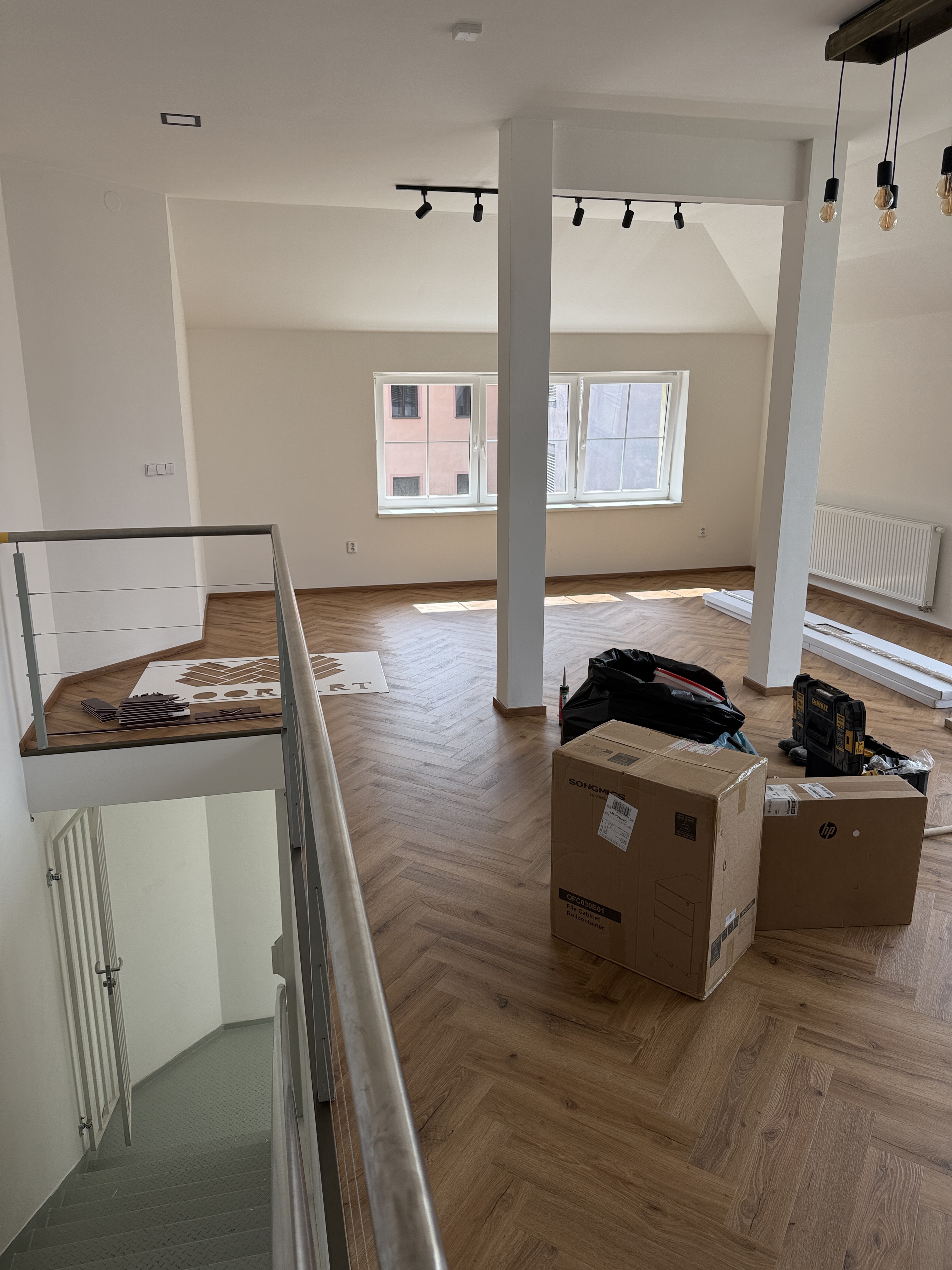 Lepený vinyl v dekoru herringbone — foto 2